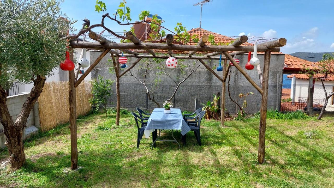 Dora'S House Comfortable Apartment With A Yard And View Pirgadikia Exterior foto