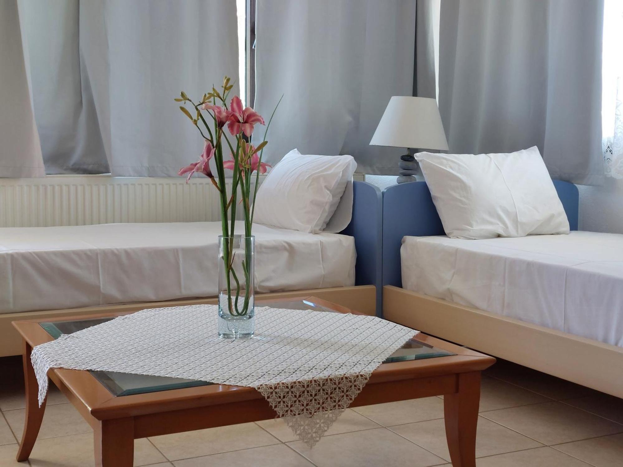 Dora'S House Comfortable Apartment With A Yard And View Pirgadikia Exterior foto