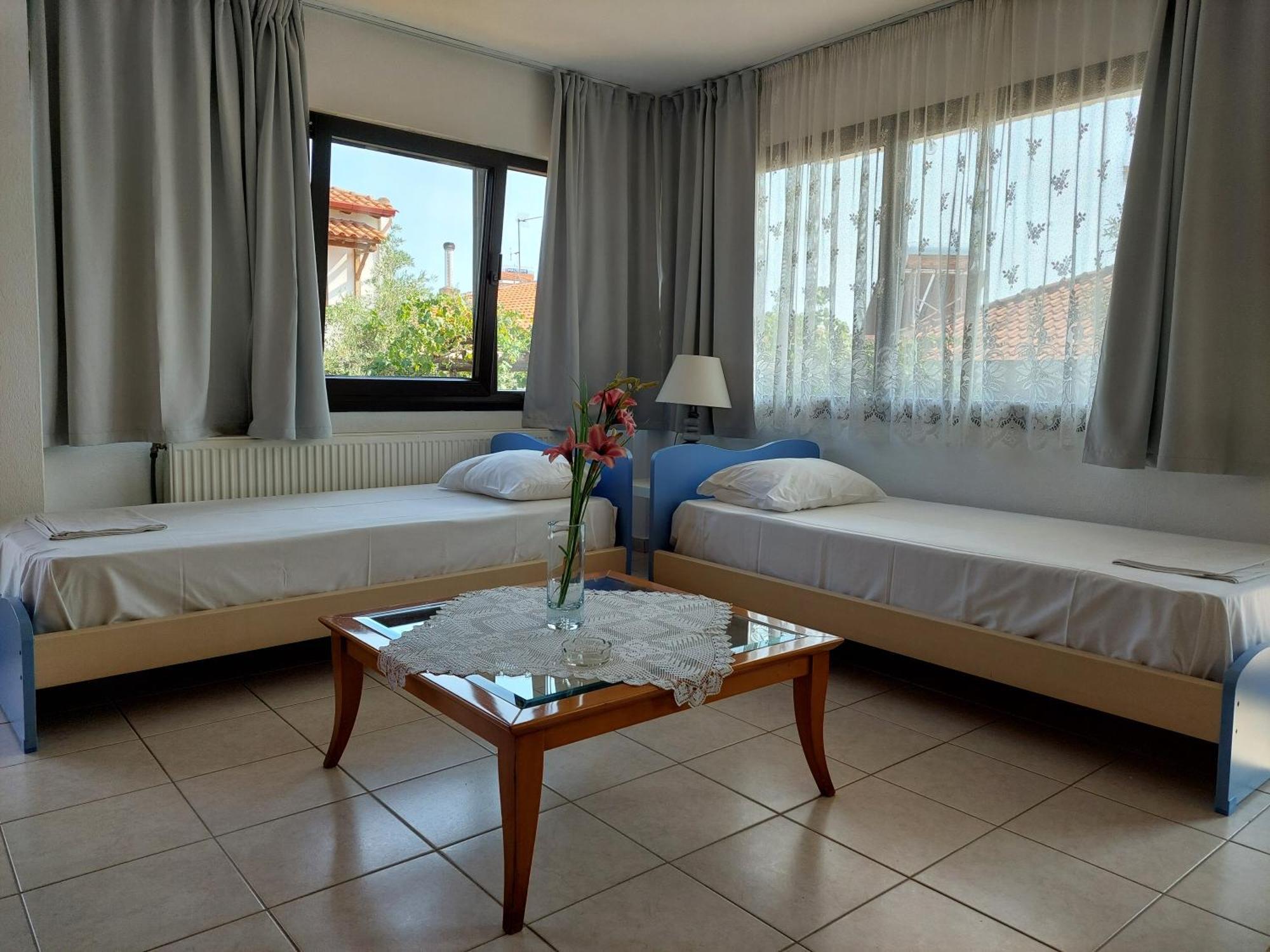 Dora'S House Comfortable Apartment With A Yard And View Pirgadikia Exterior foto