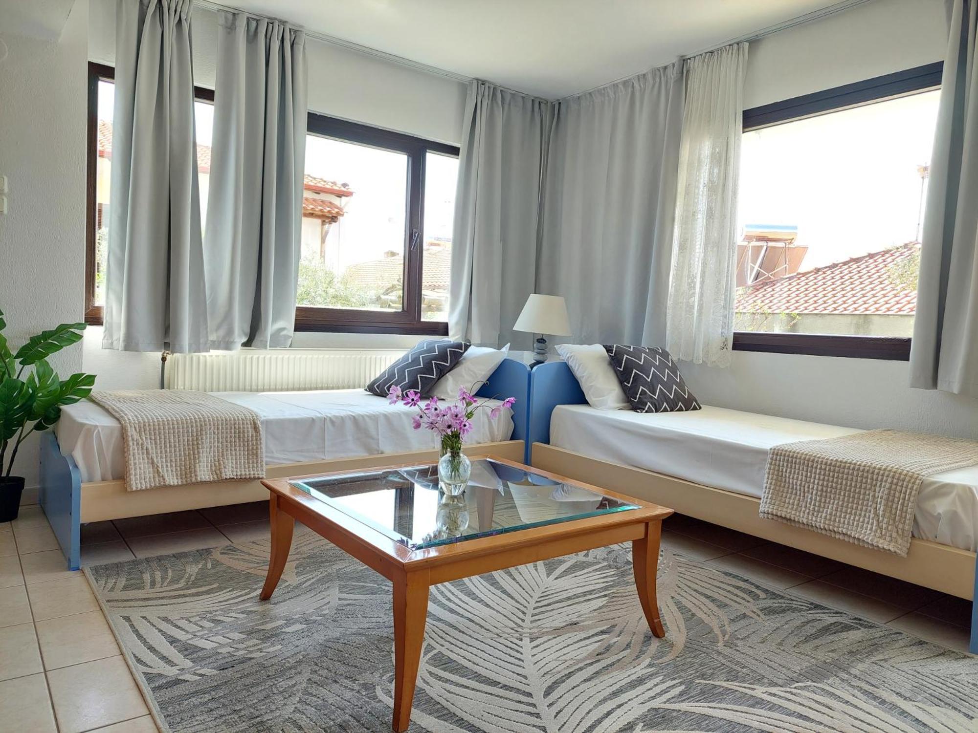 Dora'S House Comfortable Apartment With A Yard And View Pirgadikia Exterior foto