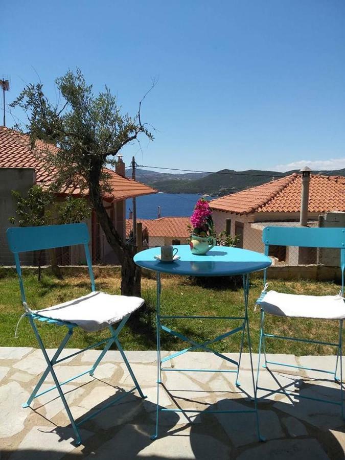 Dora'S House Comfortable Apartment With A Yard And View Pirgadikia Exterior foto