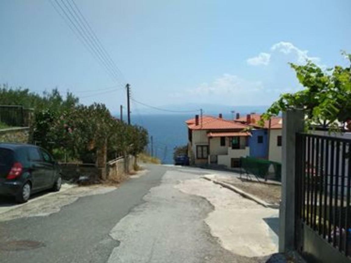 Dora'S House Comfortable Apartment With A Yard And View Pirgadikia Exterior foto